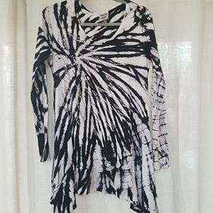 Vocal Large black and white tunic
